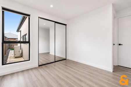 Spacious & Modern Family Living in Wollert - Photo 3