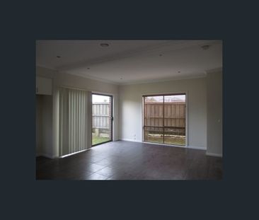 LOW MAINTENANCE IN PRIME LOCATION! - Photo 2