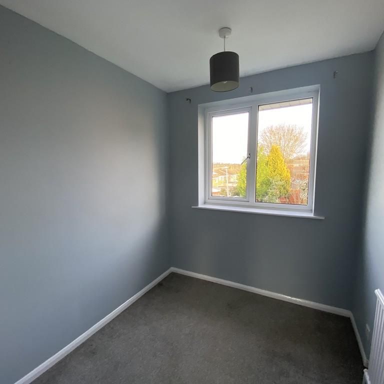 3 bedroom end of terrace house to rent - Photo 1