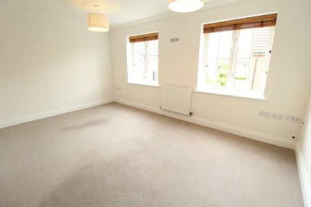 3 bedroom end of terrace house to rent - Photo 2
