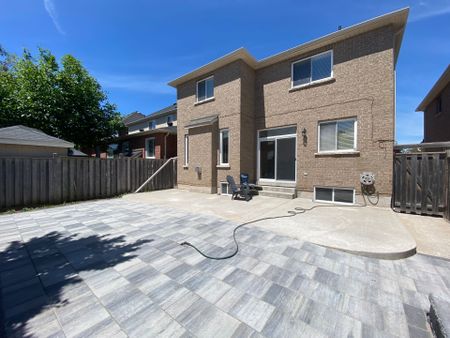 For Lease - 2329 Blue Oak Circle, Oakville, Ontario - Photo 5