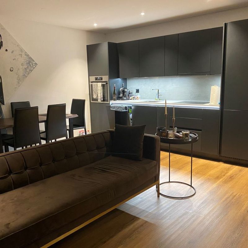 Moderne 2.5-Zimmer-Attikawohnung in grüner Oase in Pfäffikon - Willkommen in Ihrem neuen Zuhause! - Foto 1