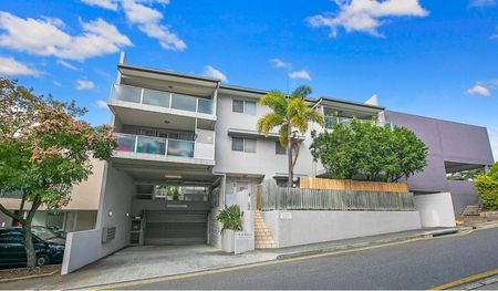 Modern Comfort Bowen Hills Apartment - Photo 5