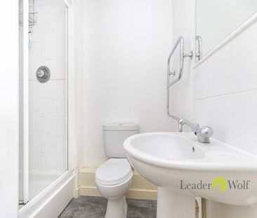 1 bed flat to rent in Kingswood Place, 55 - 59 Norwich Avenue West,... - Photo 4