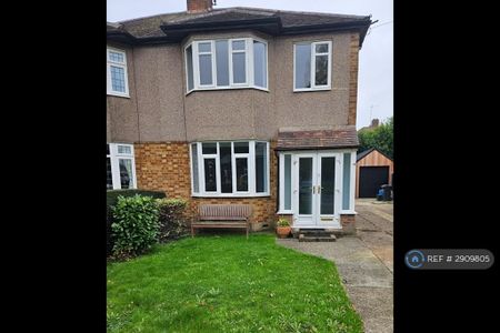 3 bedroom semi-detached house to rent - Photo 2
