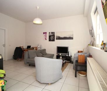 Appartement te huur in Elsene voor € 875 met 1 slaapkamer - Photo 2