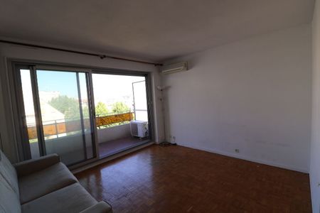 Appartement 1 pièces 22m2 MARSEILLE 5EME 550 euros - Photo 2