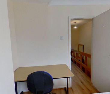 4 bedroom terraced house to rent - Photo 4