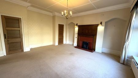 5 bedroom detached house to rent - Photo 2