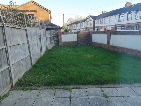 Knowsley Crescent Room 6 - Photo 1