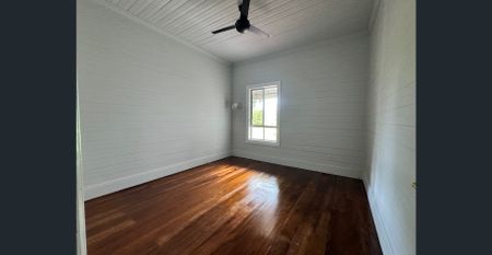 Charming 4-Bedroom Home on One Acre in Ellis Lane - Photo 5