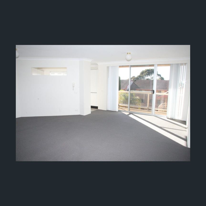 BIRGHT & SUNNY - Photo 1