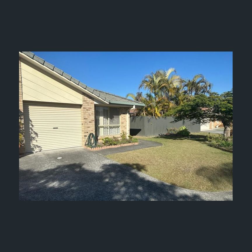 Spacious Villa in Quiet Location - Photo 1