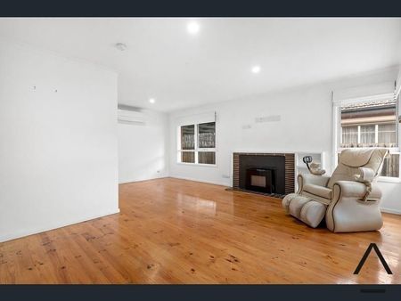 Spacious Family Home - Photo 2