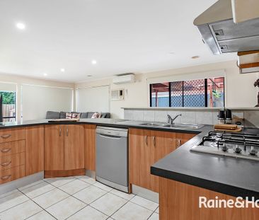 3 Bedroom house in Cranbourne West! - Photo 6