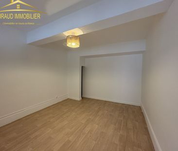 Location Appartement 2 pièces 60m² CHARLIEU 42190 - Photo 5