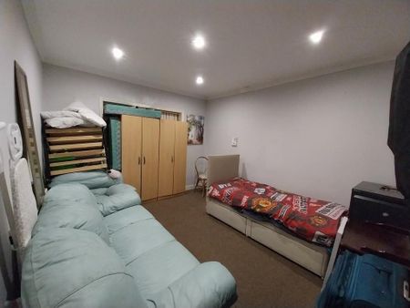 4 bedroom link detached house to rent - Photo 4