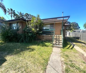 Lovely Home with Perfect Yard for the Kids&excl; - Photo 1