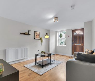 32 BRUDENELL AVENUE Leeds - LS6 1HD - Photo 3