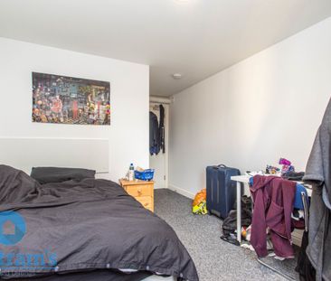 4 bed Apartment for Rent - Photo 2