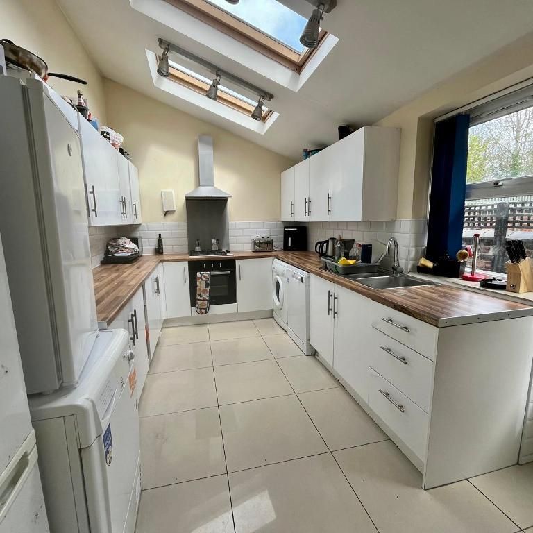 5 bedroom terraced house to rent - Photo 1