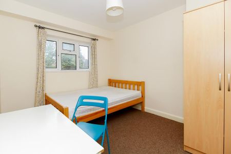 6 bedroom terraced house to rent - Photo 4