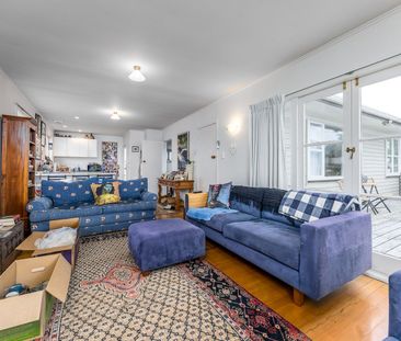 Comfortable Family Living in Sunnynook - Photo 3