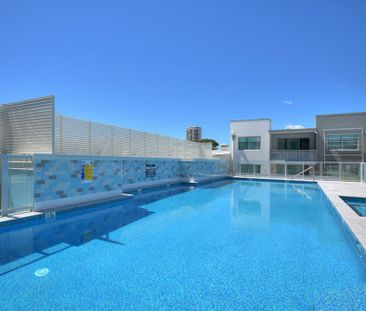 MODERN TWO BEDROOM, TWO BATHROOM, TWO CAR ACCOM - HEART OF PALM BEACH! - Photo 1