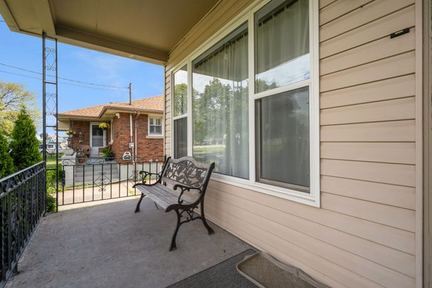 For Lease - 16 GOLDEN Boulevard Unit# Main, Welland, Ontario - Photo 1