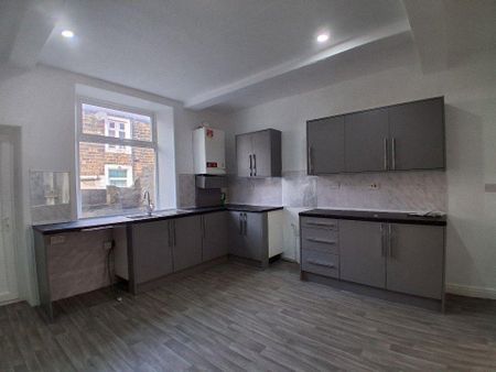 2 bedroom terraced house to rent - Photo 2