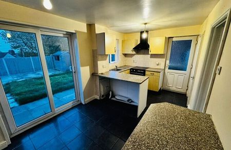 Pebworth Grove, Dudley, DY1 2BQ - Photo 5