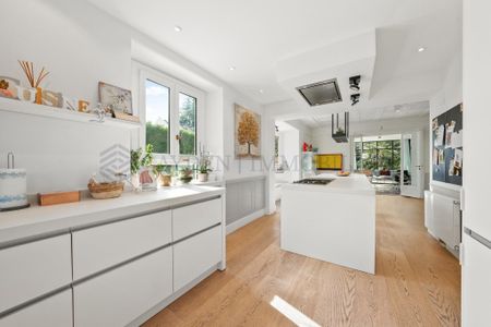 Beautiful detached villa with pool - Photo 2