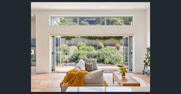 Light filled, contemporary family home - Photo 1