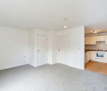 2 bedroom Flat To Let - Photo 2