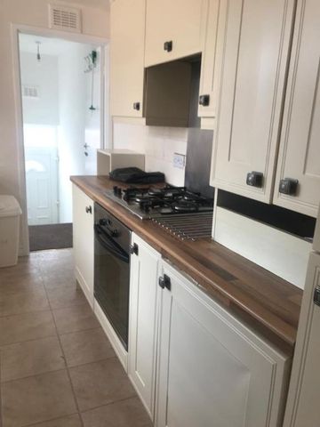 3 bedroom flat to rent - Photo 3