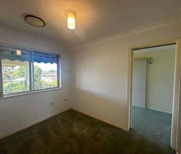 Large Family Home - Photo 3