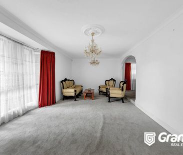 4 BEDROOM HOME IN A CONVENIENT LOCATION IN MILL PARK WITH FURNITURE ! - Photo 3