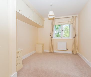 To Let 2 Bed Apartment - Photo 6