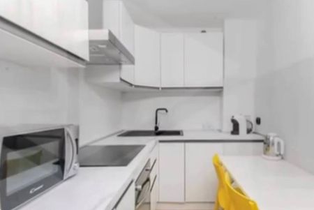 Via Giovanni Battista Sammartini, Milan, Lombardy 20125 - Photo 4