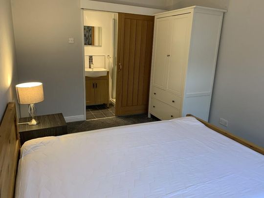 4 bedroom flat to rent - Photo 1