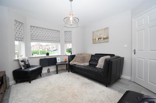 Aston Chase, Hemsworth, Pontefract - Photo 1