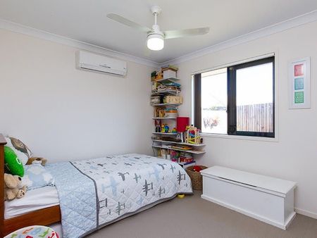 Modern Home in Prime Mango Hill Location - Walk to Schools, Shops & Transport - Photo 4