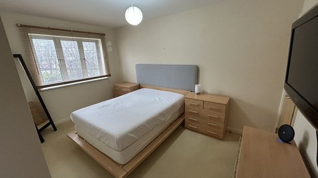 Room in a Shared House, Yew Tree Close, SE13 - Photo 1