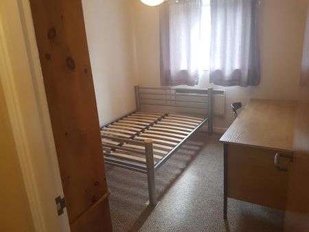 2 bedroom flat to rent - Photo 3