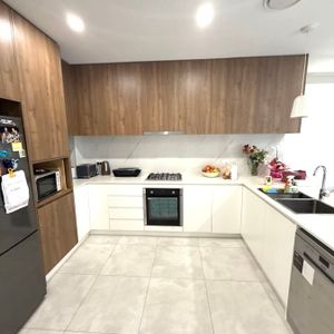 Modern four bedroom townhouse in a Prime St Marys Location! - Photo 2