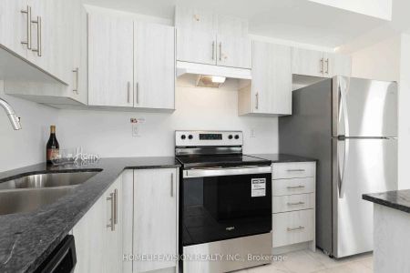 Condo Townhouse For Lease | S9230275 - Photo 3