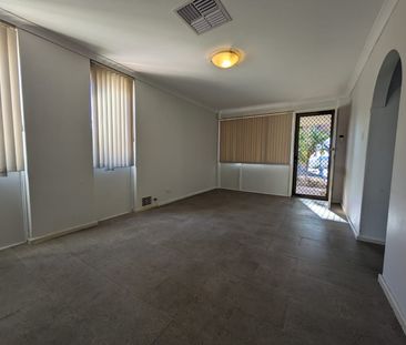 Cosy and Quiet Living in a Whisper Quiet Cul-De-Sac - Photo 1