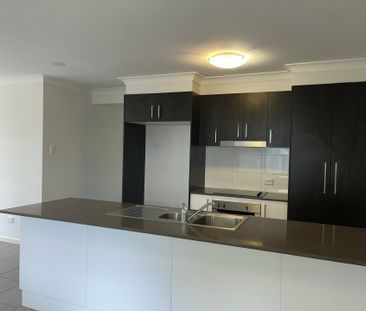 DUPLEX IN CABOOLTURE - NOTE RENT 140726 - $495 per week - Photo 6