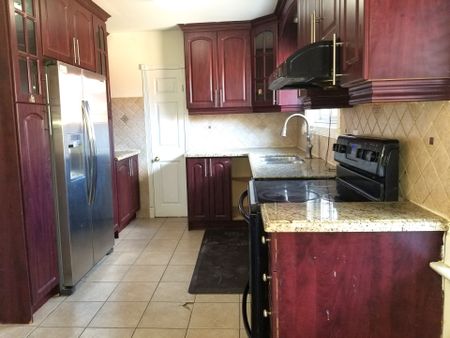 For Lease - 182 Confederation Drive Unit# Main Floor, Toronto, Ontario - Photo 2