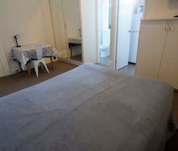 Refurbished Studio - 3 month lease only - Photo 1